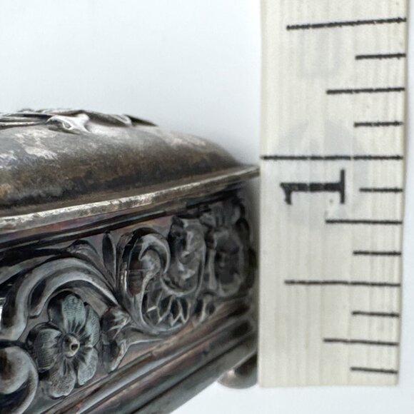 Wilcox Silver Plate Gilt Trinket Box Rectangular Jewelry Floral Embossed Hinged - Picture 3 of 13